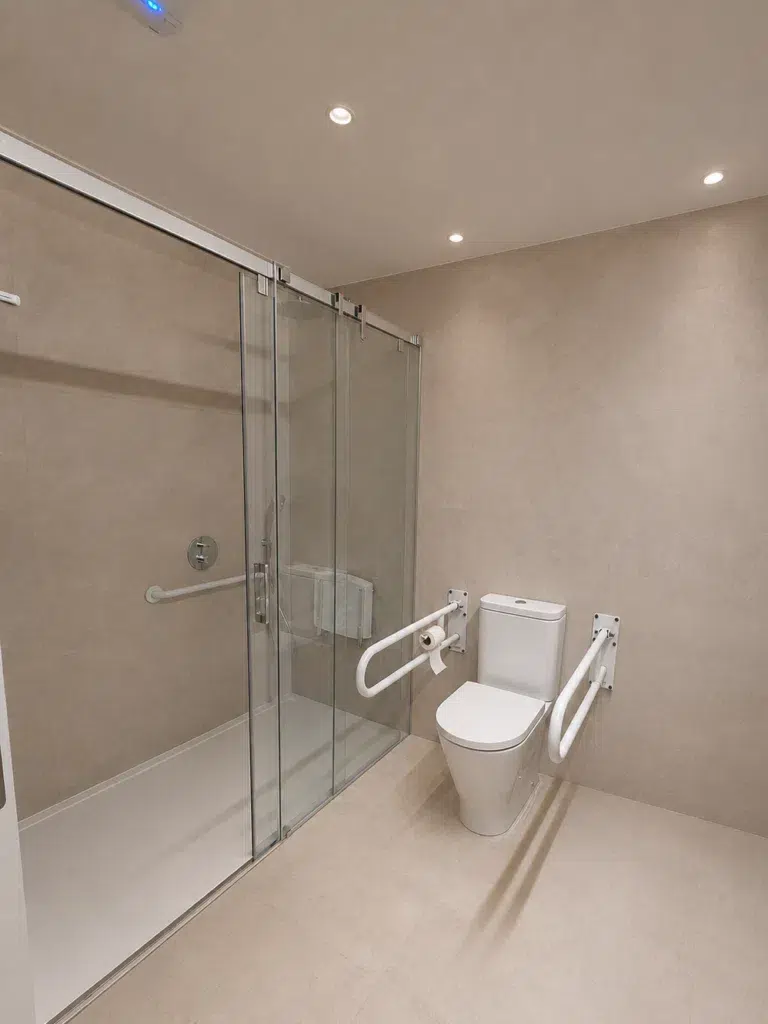 De espacio auxiliar a dormitorio y baño adaptado. Fustiñana · Navarra